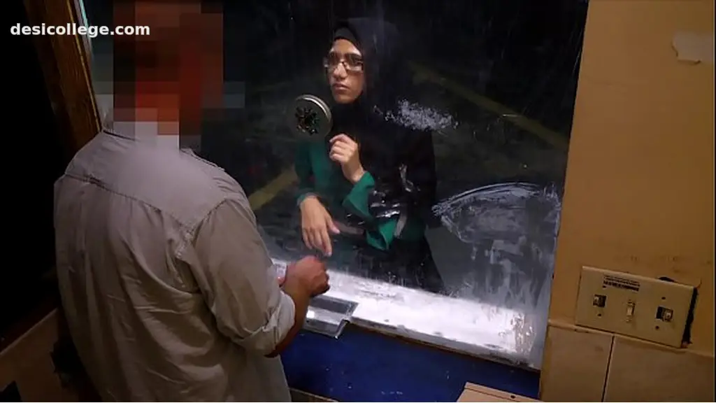 4K ARABS EXPOSED - Desperate Arab Woman Fucks For Money At Shady Motel