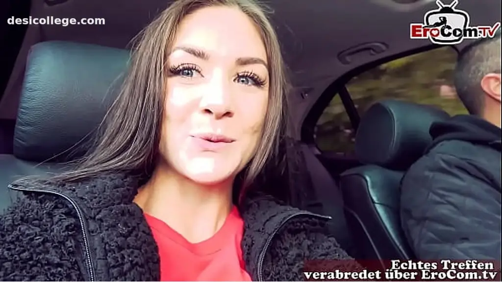 4K Ficken im Auto mit einer brünetten deutschen Teen bei einem öffentlichen Sextreffen