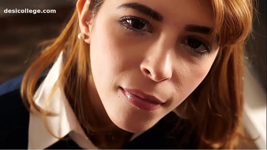 4K Secretary make a good job with the hand
