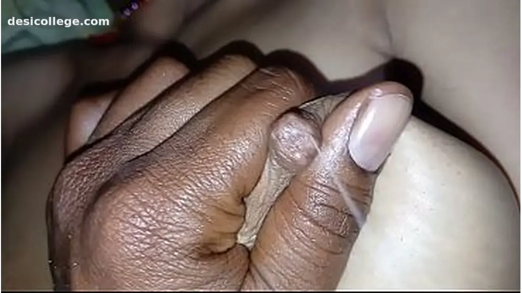 Adventurous Chubby Bhabhi Riya Wet Chumban