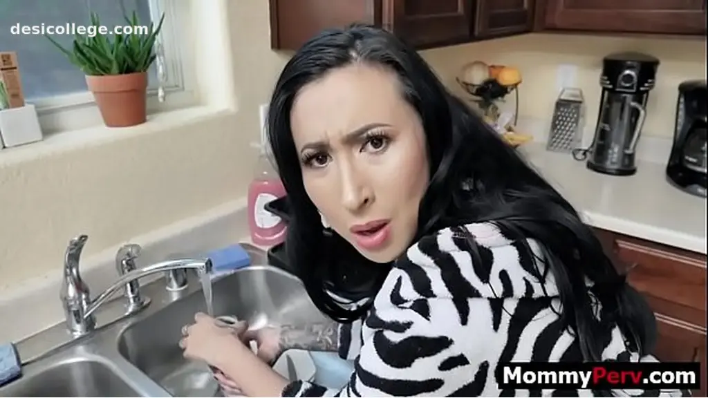 Amateur Crazy stepmom wants stepson to impregnate her