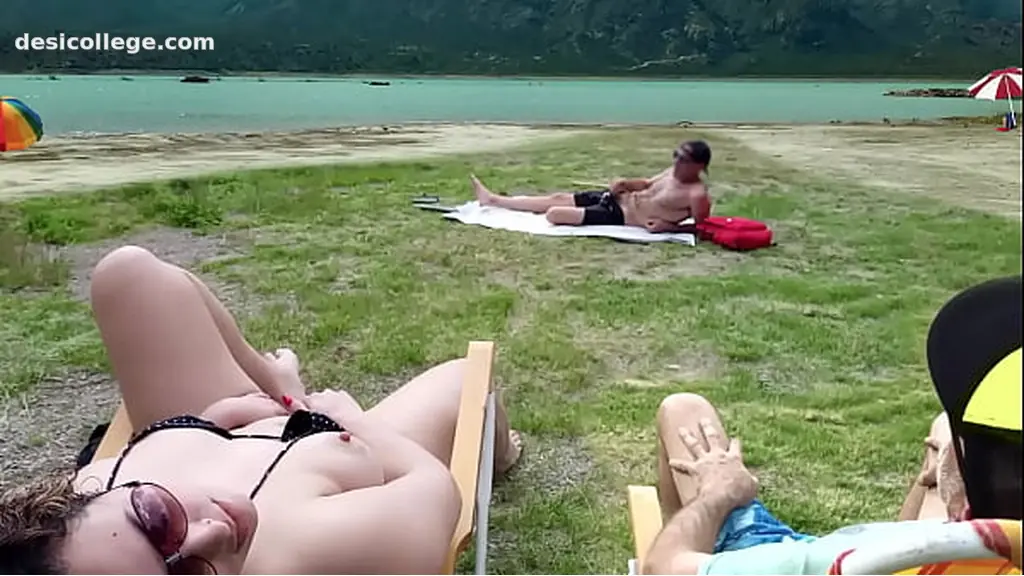 Amateur Voyeur se masturba en la playa mientras me toco