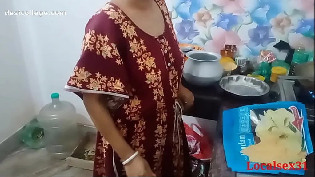 Badmaash Roommate GF Roshni Chhupke Pelai