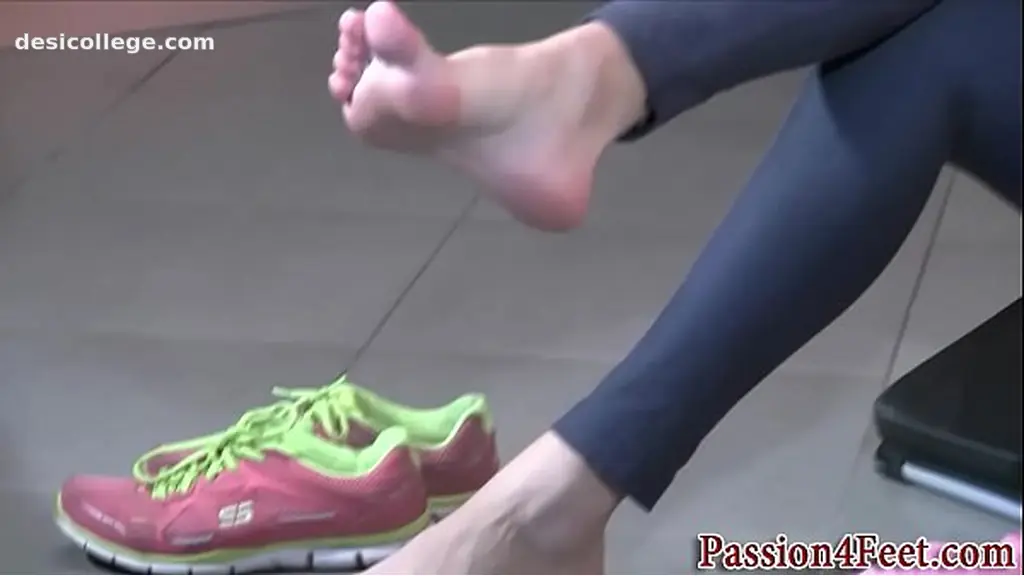 Bare feet at the gym