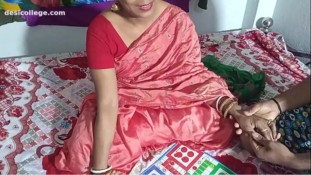 Bhabhi Ke Sath Ludo Game, Winner takes Advantage Clear Hindi Voice Sex Video - New Cam Show