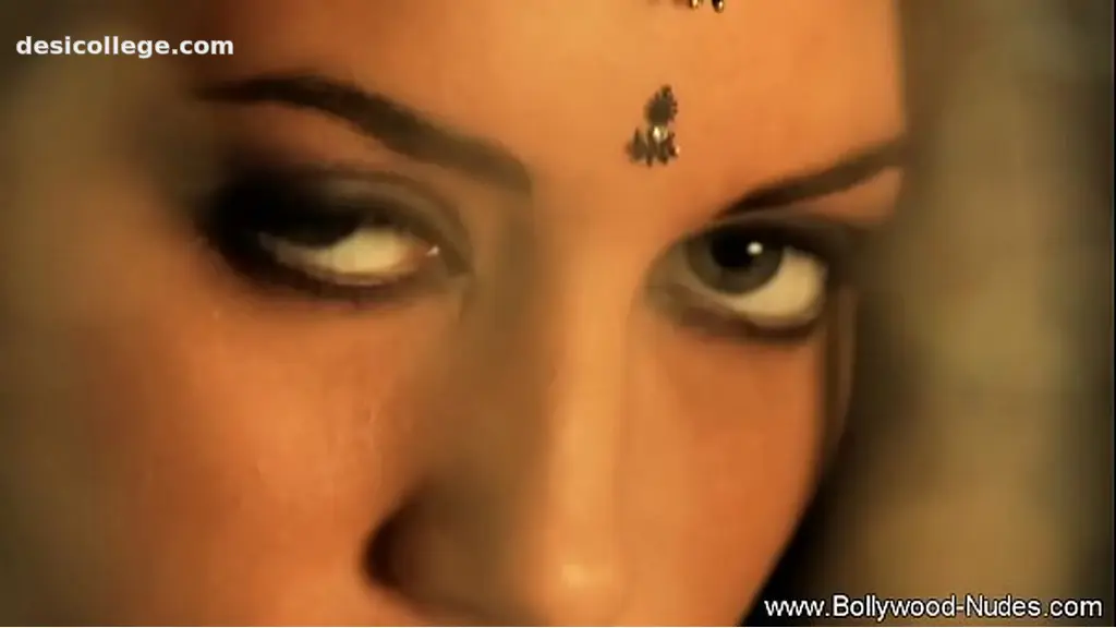 Bollywood Dancing Babe Rocks Out