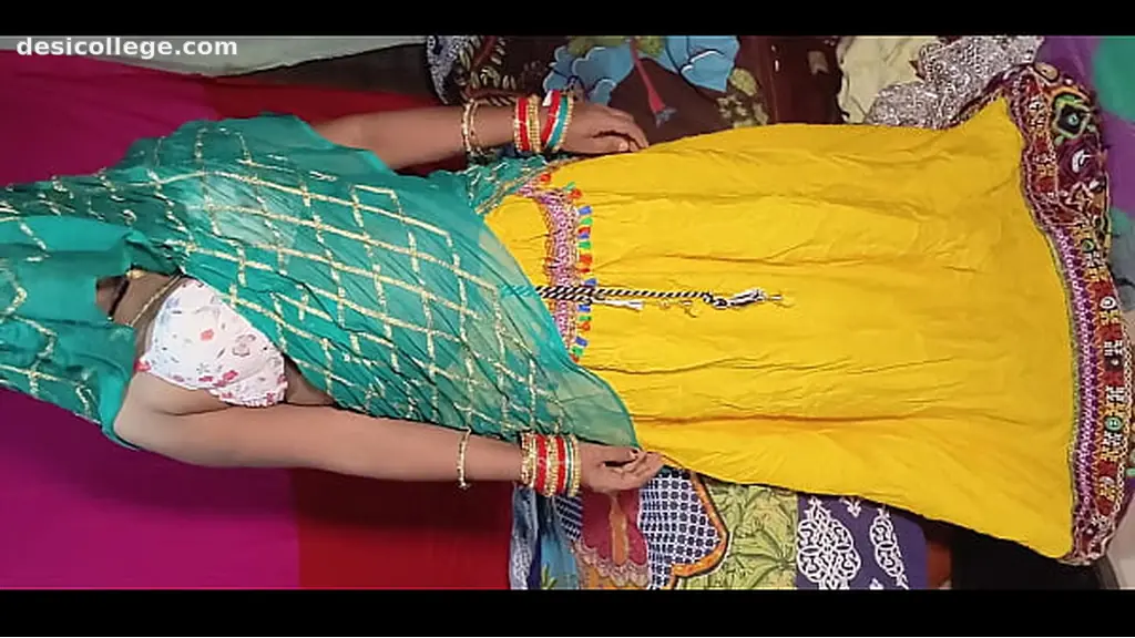 Bombshell GF Bhumi Car Me Sex