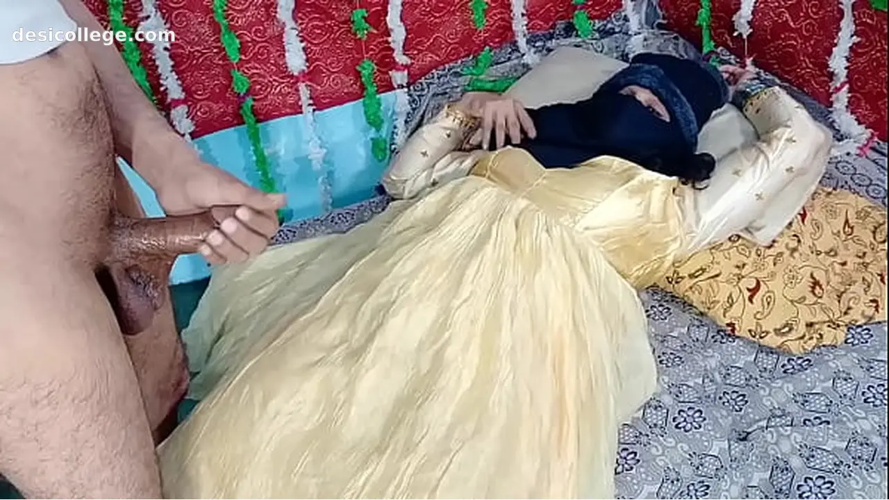 Cute Yellow Dressed Desi Bride Pussy Fucking Hardsex with Indian Desi Big Cock on India Xxx - Desi Scandal