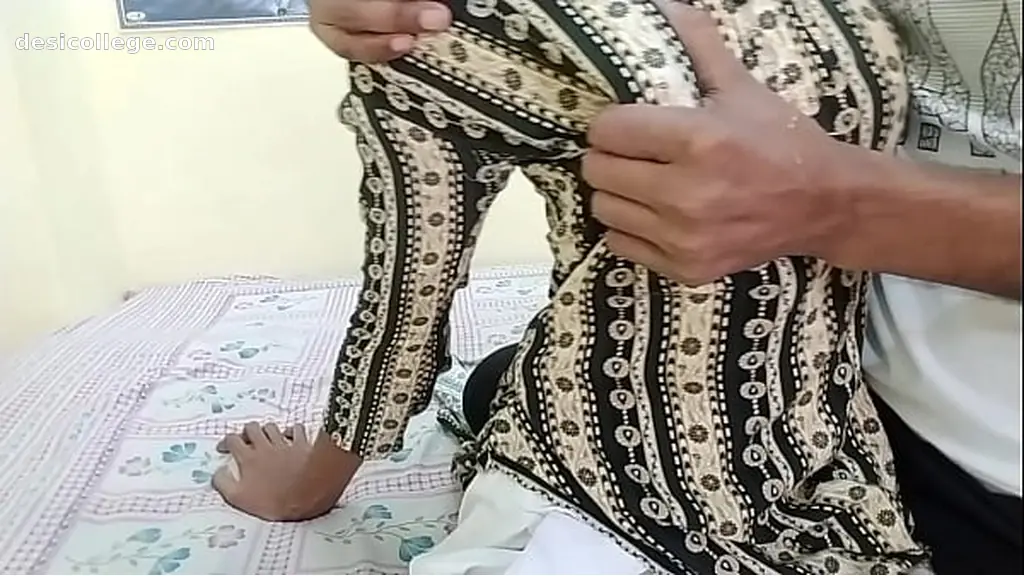 Desi Bhabhi Shweta From Salem Wet Milan Real Cam Show