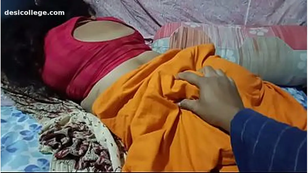 Desi Desi Bhabi Enjoy the Ass Massage in won bedroom
