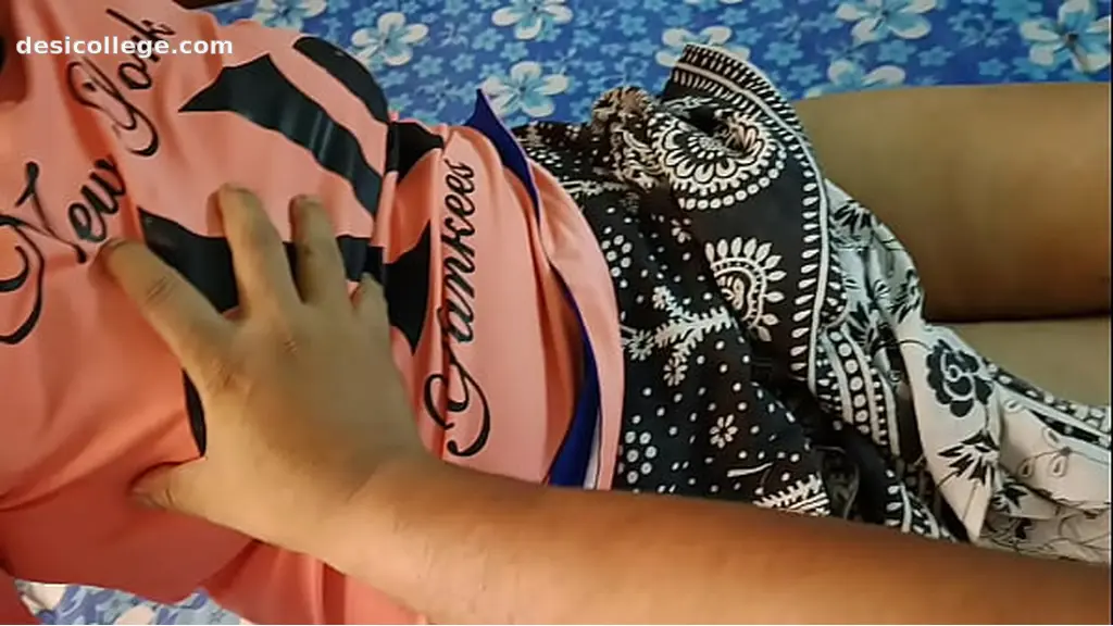 Desi Desi Chudai of Cute Girl in Skirt