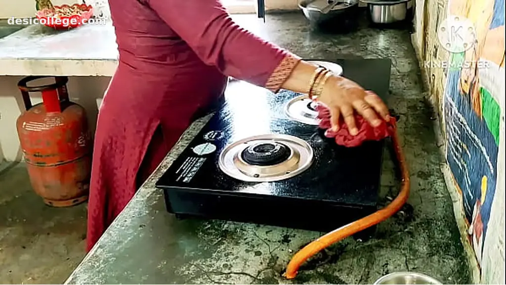 Desi Desi Mom fuking neighbour boy& with kichen