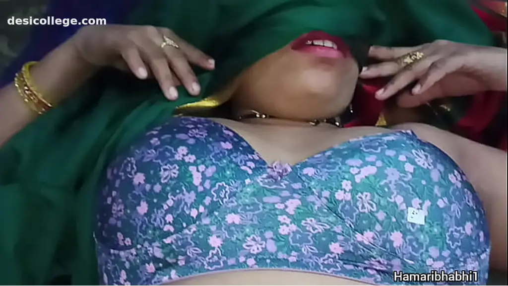 Desi Indian desi bhabhi sex in green saree.