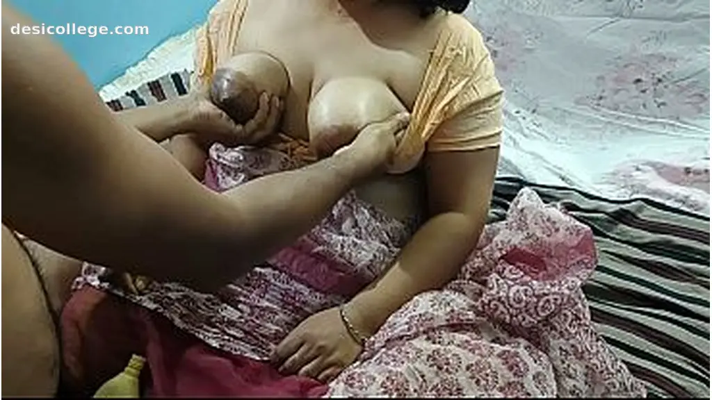 Desi MMS Desi Bhabhi in Gorgeous Saree - Getting boob Press - Look Will Win Your Heart