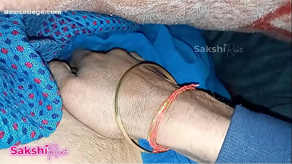 Desi stepson fucked her stepmom in night in bedroom