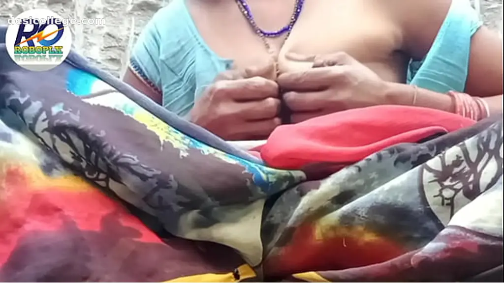 Desi village saree removing finger