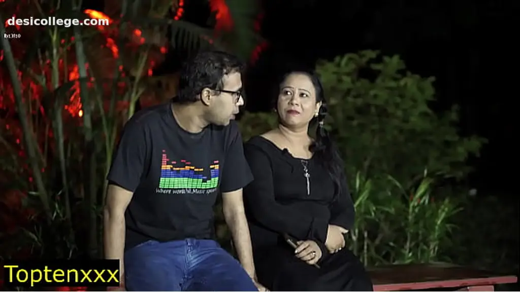 Divorced Bhabhi Hot Sex with New Lover! with clear audio