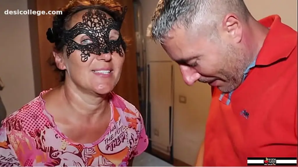 Elisabetta 50Yo Invites a Toy Boy for some Hard Anal Sex