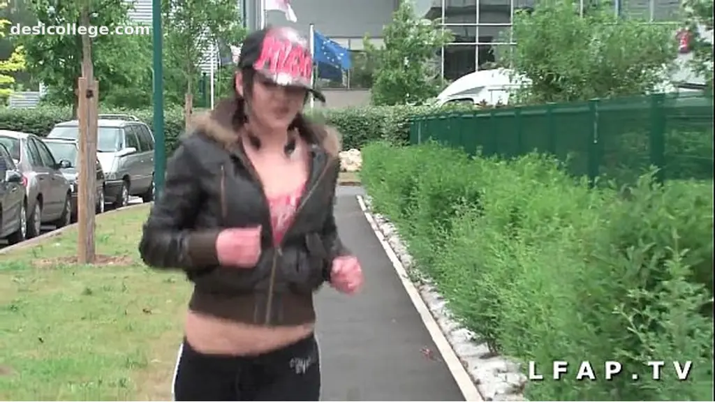Exclusive Jeune et jolie etudiante demontee grave a la salle de sport