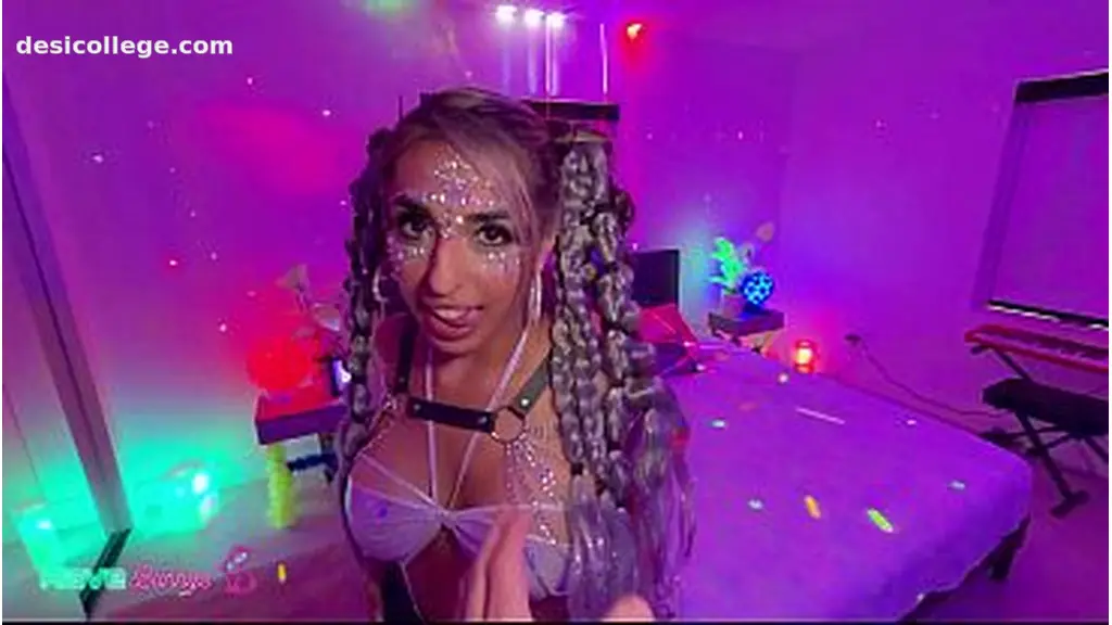 Exclusive Luna Colombiana Amazon Fucks The DJ In A High-Energy Neon Encounter!