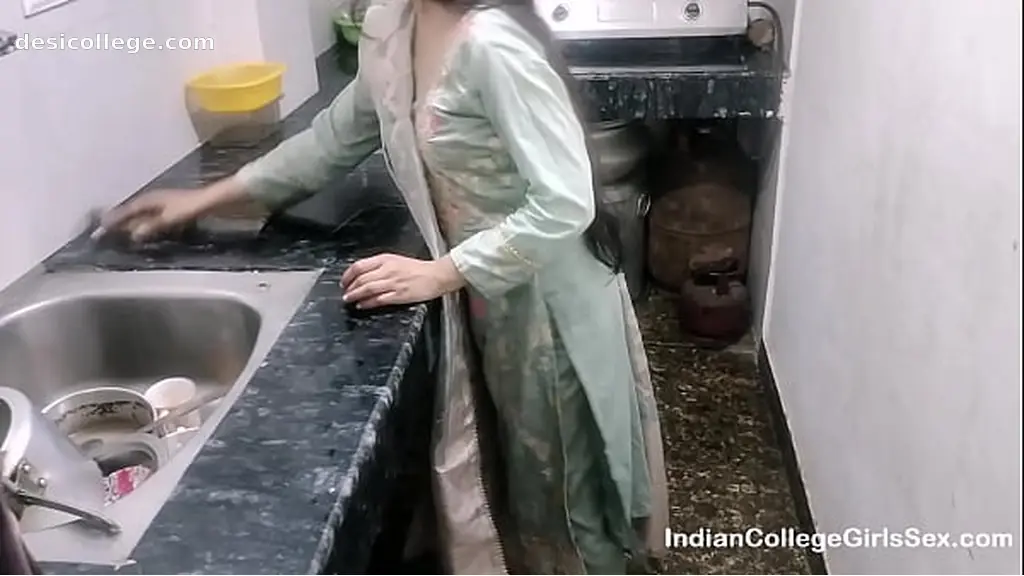 Full HD Real Sexy Indian Bhabhi Hot Kitchen Sex With Her Devar In Hindi Audio