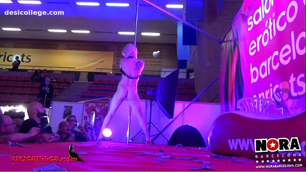 Full HD Streep Tease & Pole Dance