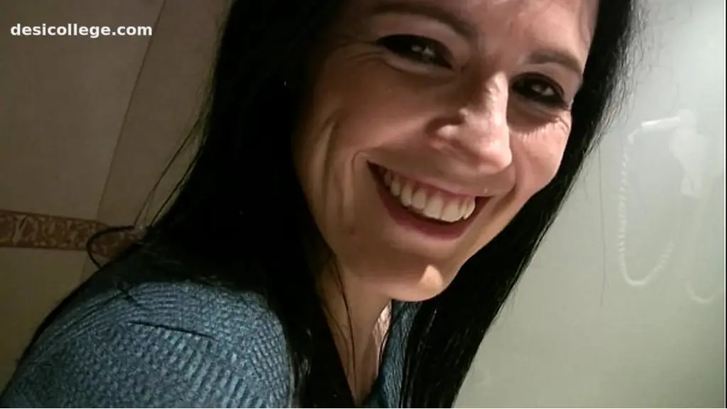Having fun behind the scene in the bathroom with Montse Swinger