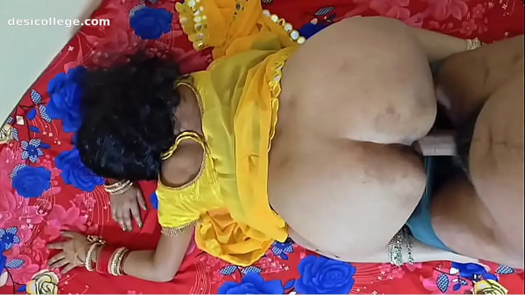 Hidden Cam 21 year old Indian Just Married Wife First time Orgasam Desi Woman