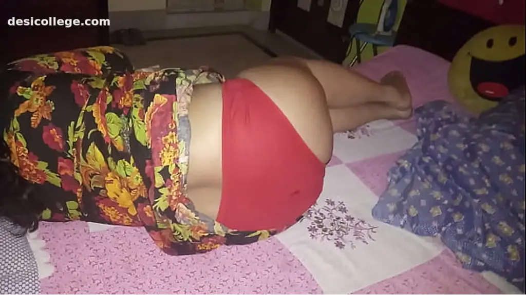 Hidden Cam Fem Desi wife in bed with thunder thigh