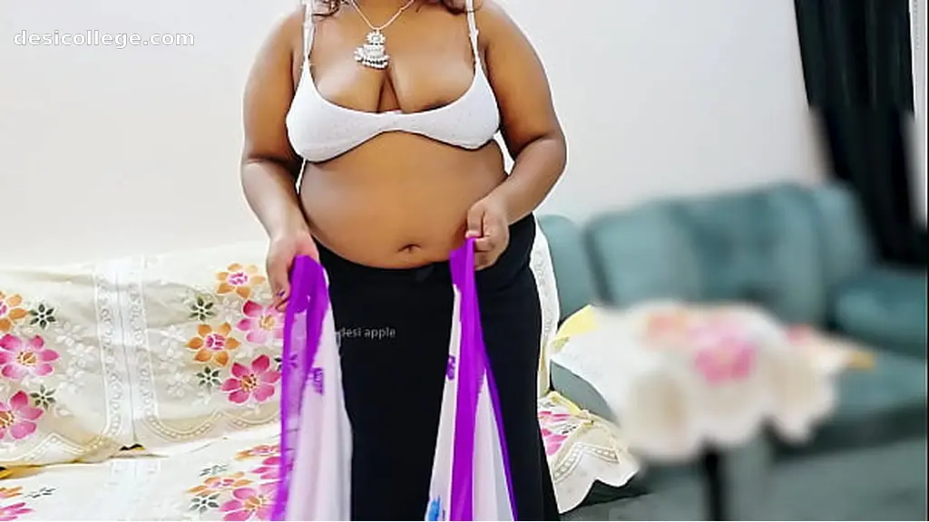 Hidden Cam Indian bhabhi in saree