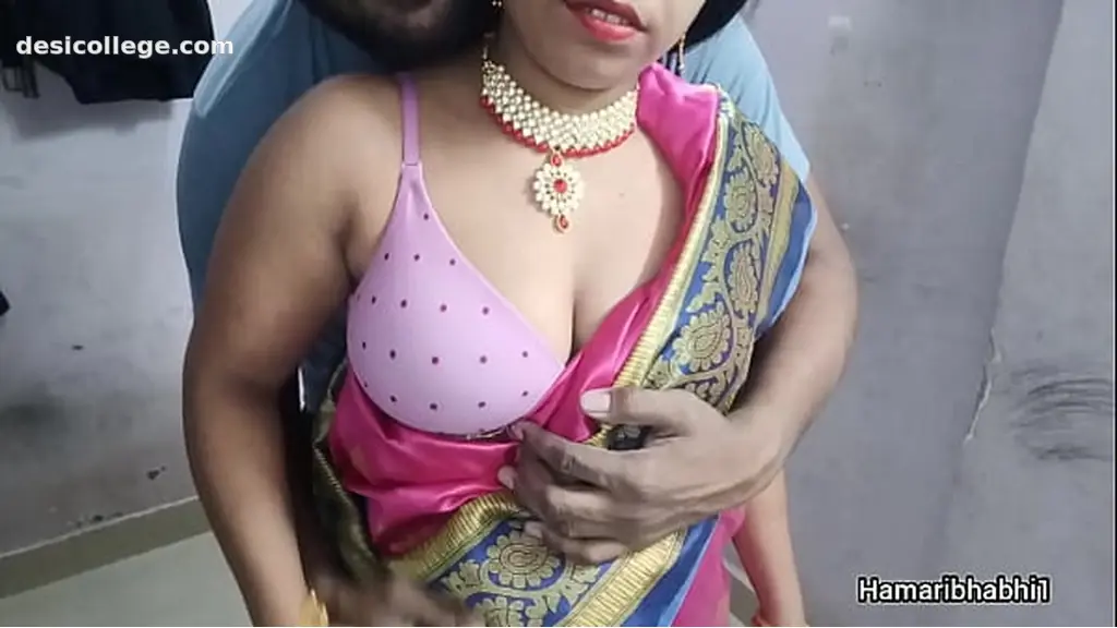 Hidden Cam Indian desi wife ki saree utha ke khade khade gaand me lund pel diya.