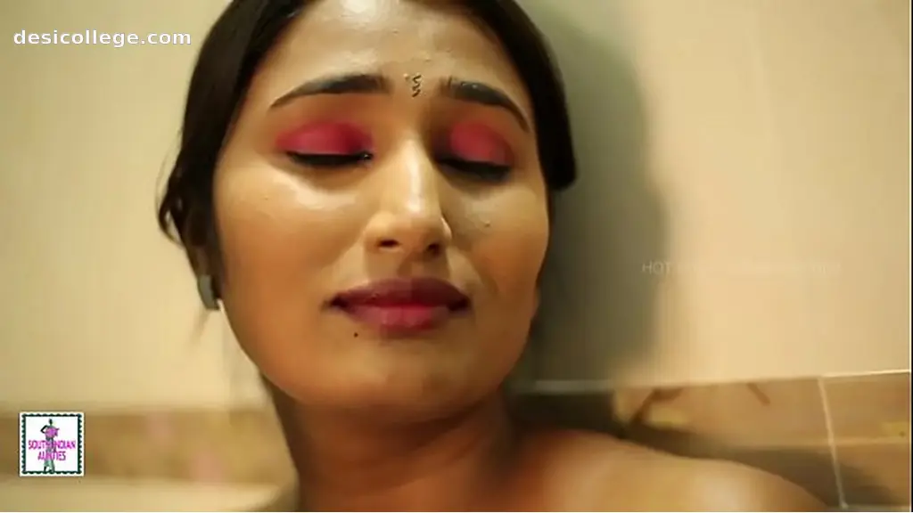 Hidden Cam Indian Hot Girl Bathroom Romance - Leaked MMS - Viral Reel