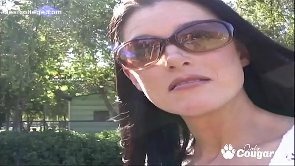 Hidden Cam MILF India Summer Talked Into Fucking A Guy She Just Met