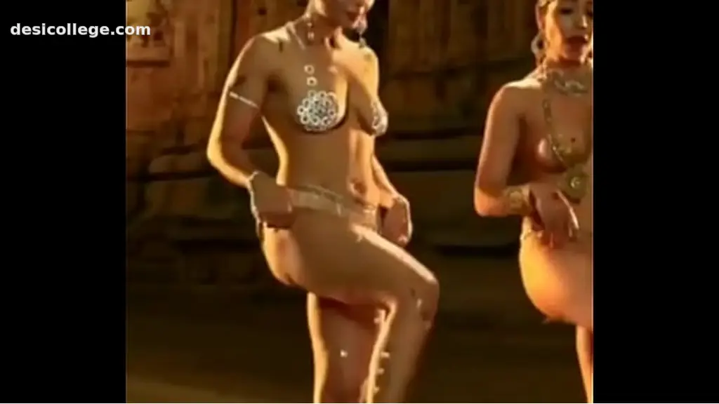 Hidden Cam Super indian modal nude Dance with Hindi song