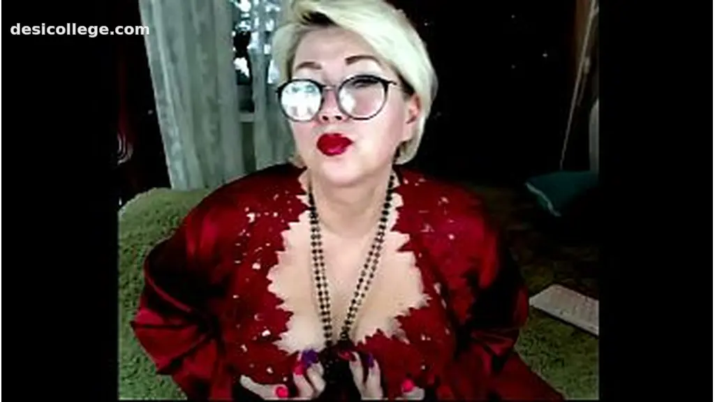 Homemade "Aimee Hot MILF" - Moms are the same bitches .!. (The official video for this song)