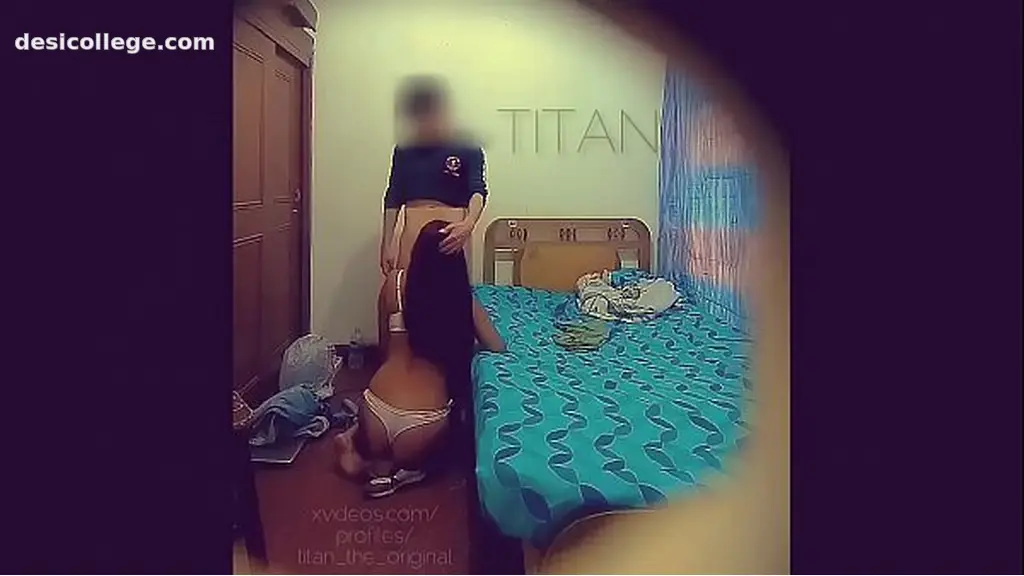 Homemade Camara escondida con una entregada compañera de la universidad 01/02