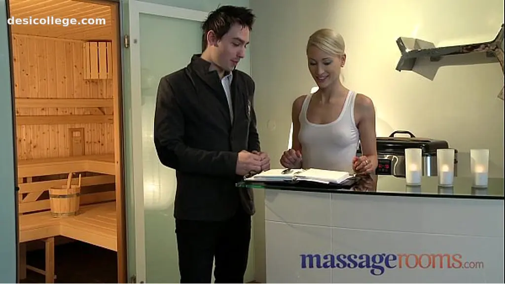 Hot Massage Rooms Uma rims guy before squirting and pleasuring another