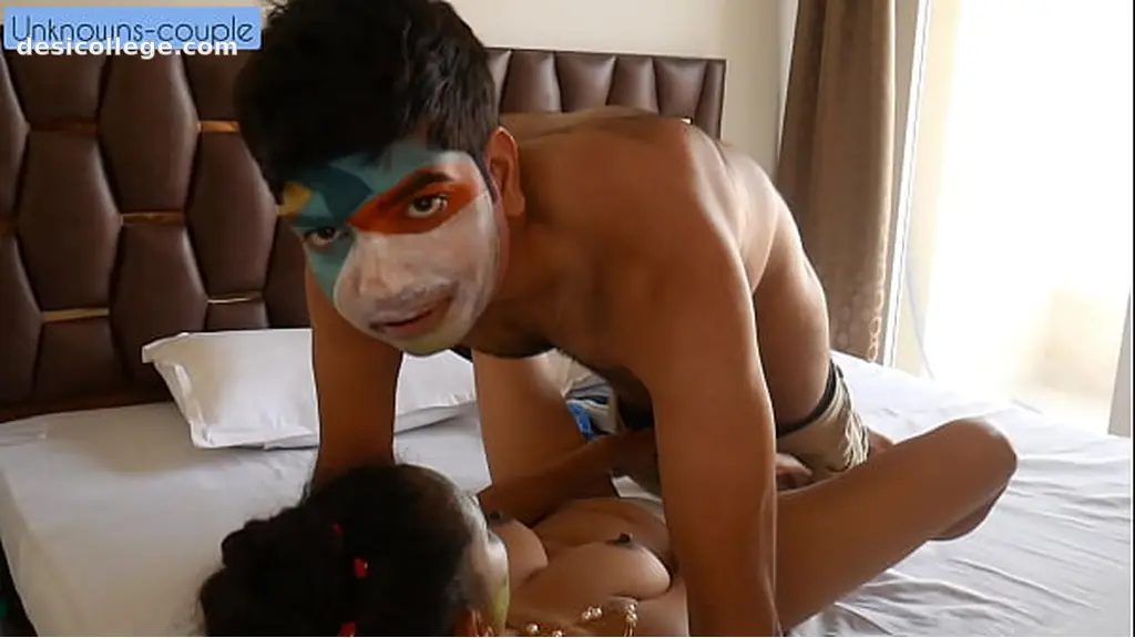 Indian Desi Malkin Rekha can& resist getting licked by naukar chotuu 2