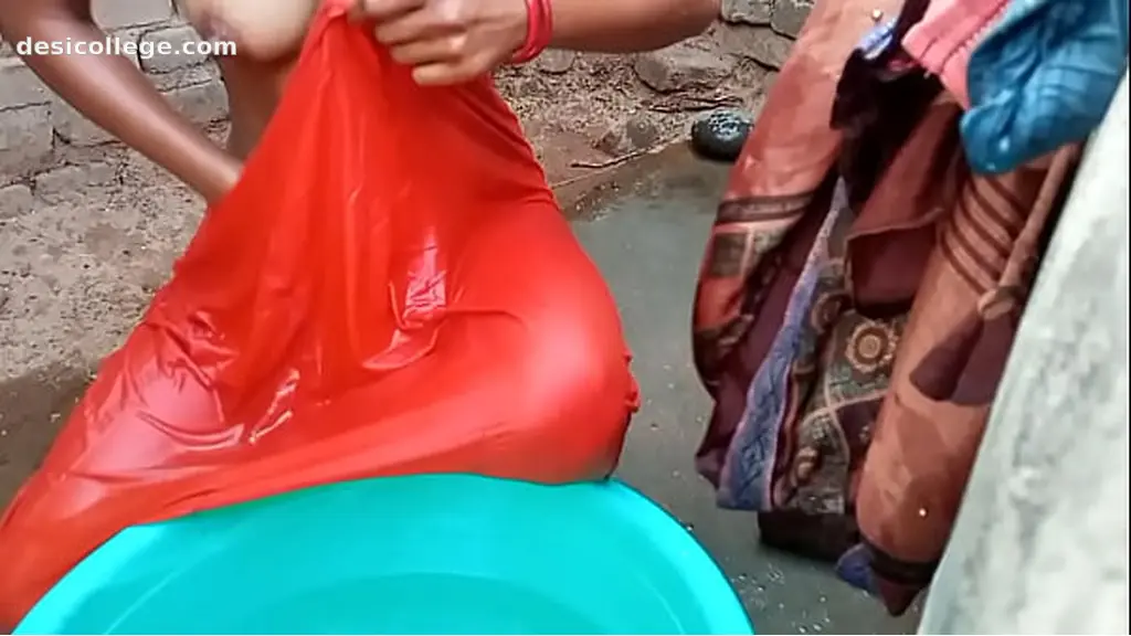 Indian Hot Rati open bathroom bathing Hindi voice