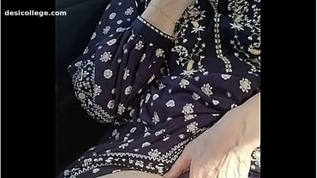Innocent milf wanking in public carpark