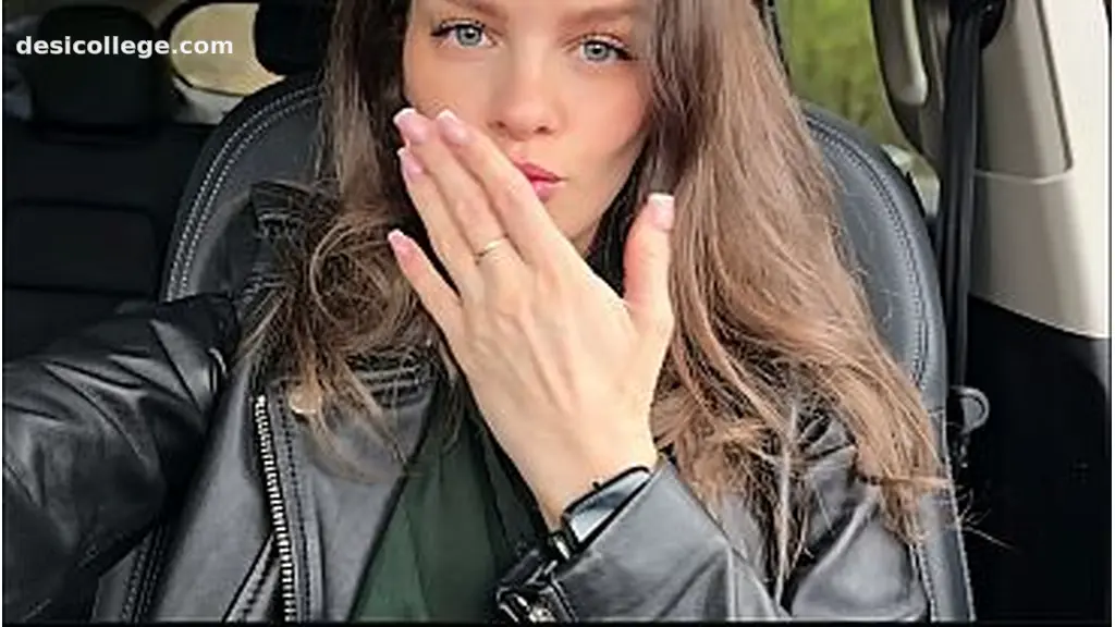 Jerking off my pussy in a public placeI& fingering my pussy in a public place.