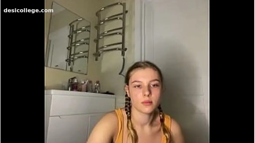 Jucielussie hard masturbating in the bathroom