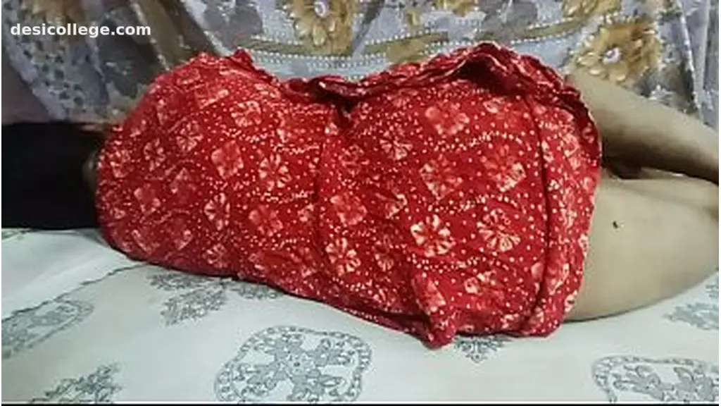Just Leaked Boobs Pressed of Desi Girl in Salwar - Showing her Milky white ass