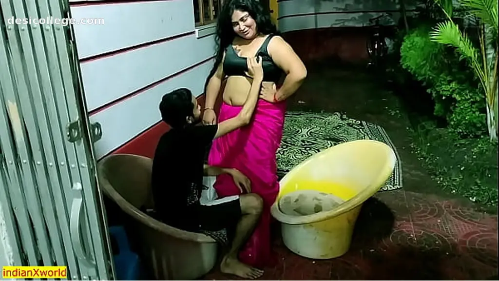 Just Leaked Desi Super-Hot Beautiful Bhabhi Outdoor Sex!!! With Clear Audio