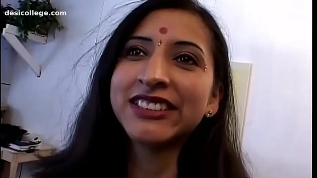 Just Leaked Indian wife wants to get her first double penetration, so husband invites the neighbor to help - Uncut Story