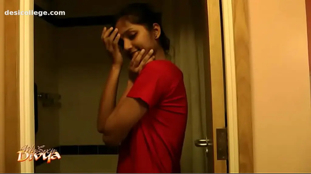 Just Leaked Super Hot Indian Babe Divya In Shower - Indian Porn