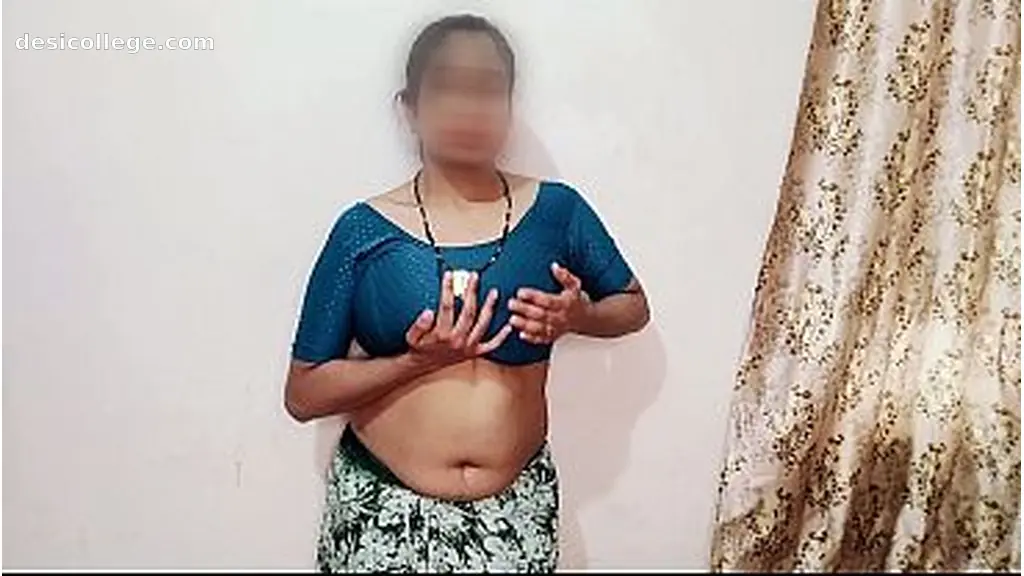 Just Leaked Urfi Bhabhi PINK Pussy Fingering with Saree Removing Dirty Hindi Audio