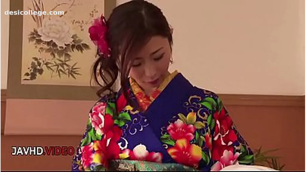 Leaked Asian MILF Gives Spectacular Blowjob While Wearing Kimono On Cam Show