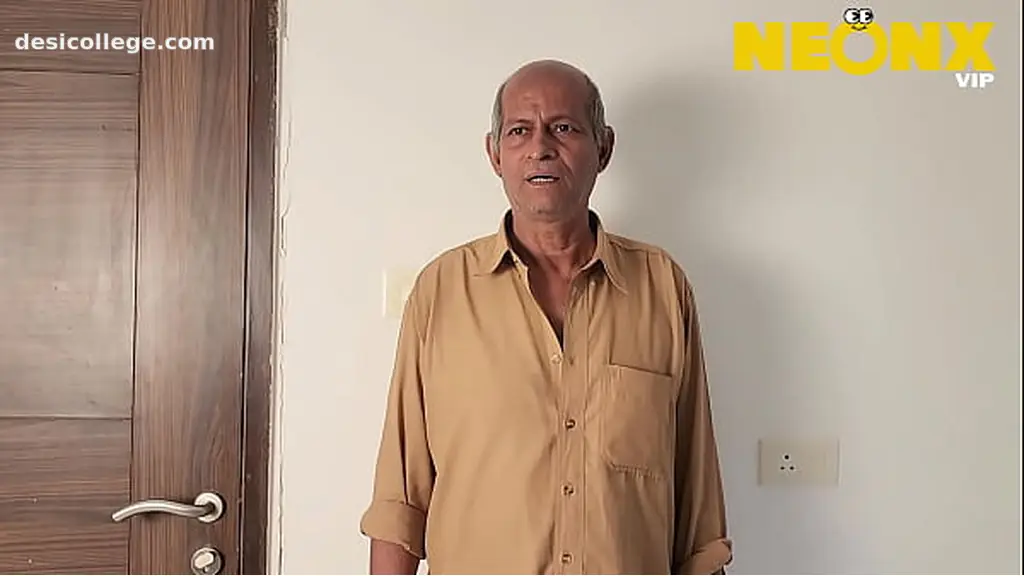 New Desi Malkin seduce by her servant and old man while her pussy excited for the sex - Recent MMS