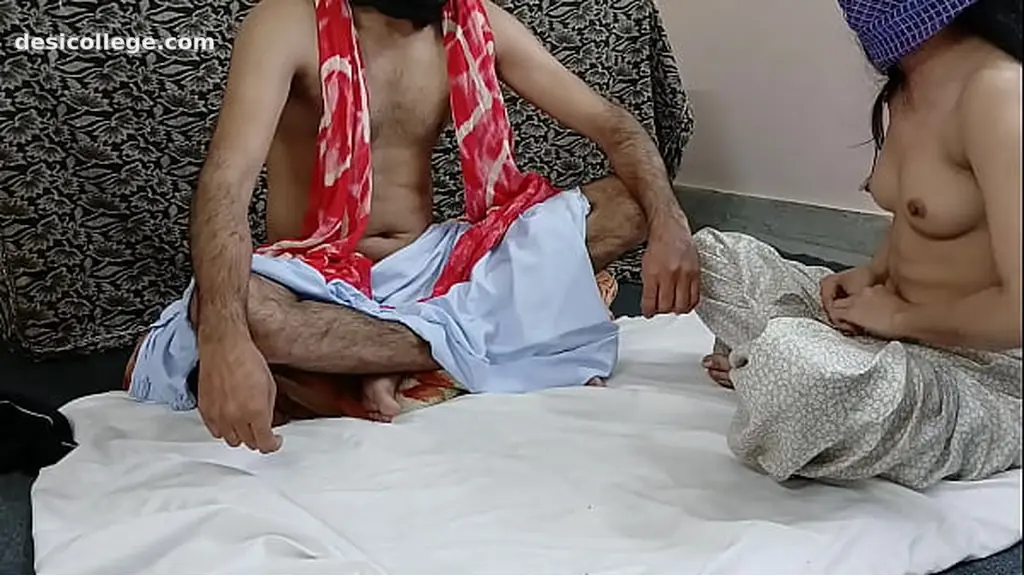 New Dhongi Baba Sari Ma Ko Chodta Rha New Web series With Clear Hindi Audio Video